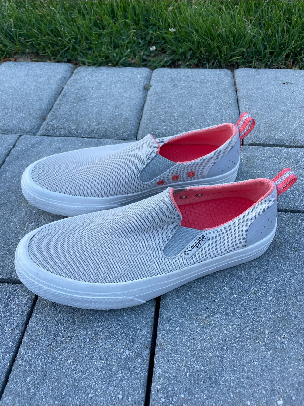 Women’s Columbia Slip-On Sneakers in Light Gray with Coral Interior 6 1/2 ✨NEW✨